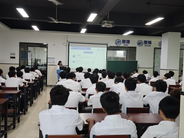 间群策略 为青春划清“边界”，南沙举办法治讲座提升学生自护能力